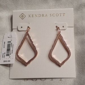 KENDRA SCOTT- NWT- SOPHIA EARRINGS IN ROSE GOLD